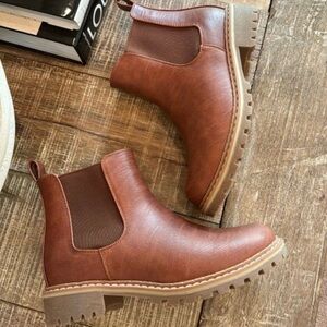 Corky Bourbon Slip in Boots Sz 7